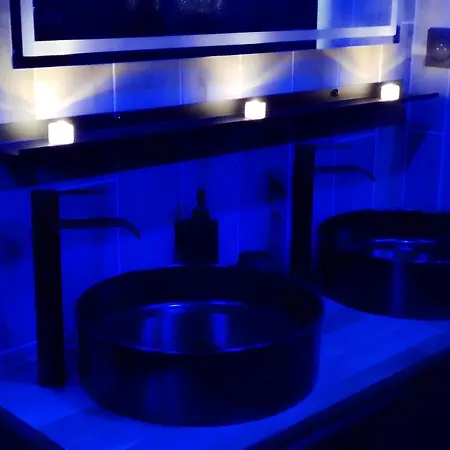 Room, 4 Etoiles, 50 Nuances Romantiques Tatil Evi Villeneuve-en-Retz