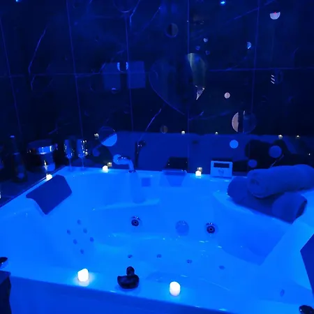 Room, 4 étoiles, 50 Nuances Romantiques * Villeneuve-en-Retz