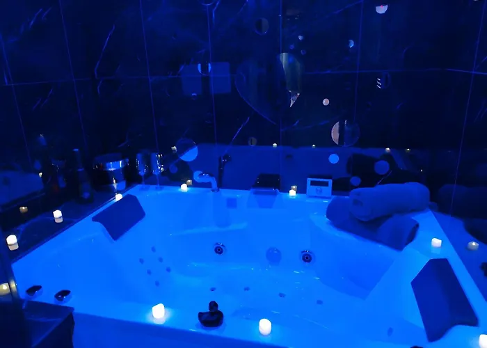 Room, 4 Etoiles, 50 Nuances Romantiques * Villeneuve-en-Retz